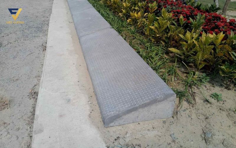 Ứng dụng thực tế của bó vỉa 23x26x100 (cm)