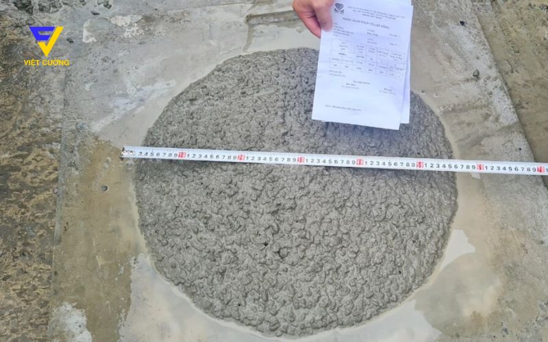 Lấy mẫu bê tông tươi để thử cường độ tại phòng thí nghiệm