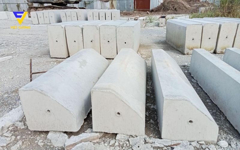 Bó vỉa bê tông 18×53×100 cm